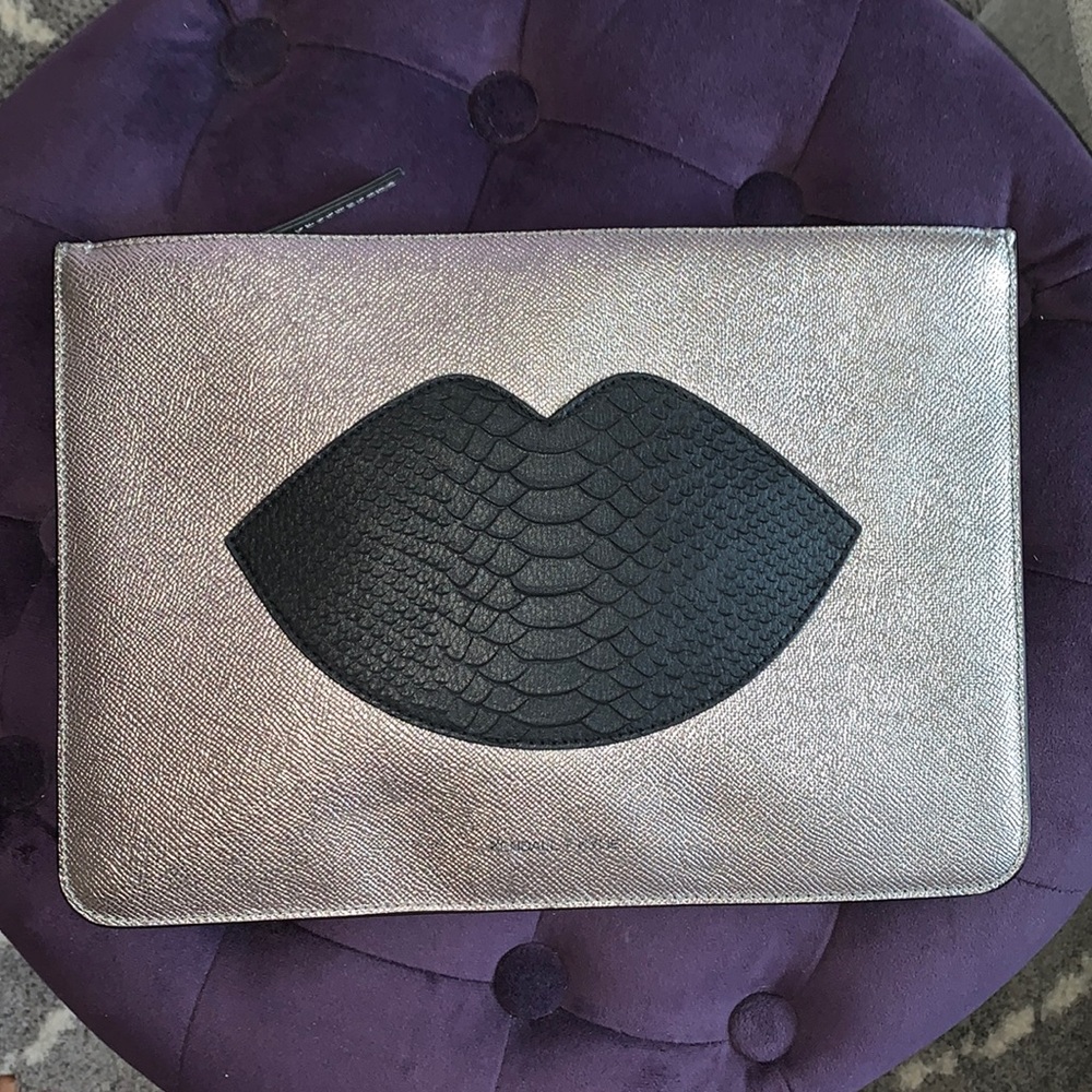 COPY - COPY - Kendall and Kylie - Kendall + Kylie Lip Clutch